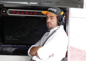 Fernando Alonso estrecha la mano en McLaren