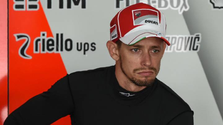 Stoner en el garaje de Ducati durante la pretemporada de 2017 en Sepang
