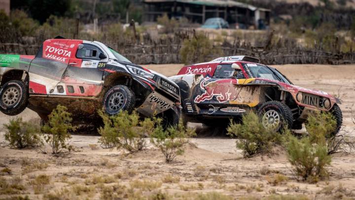 Al Rajhi y Sainz rueda a rueda en Arabia Saudí.