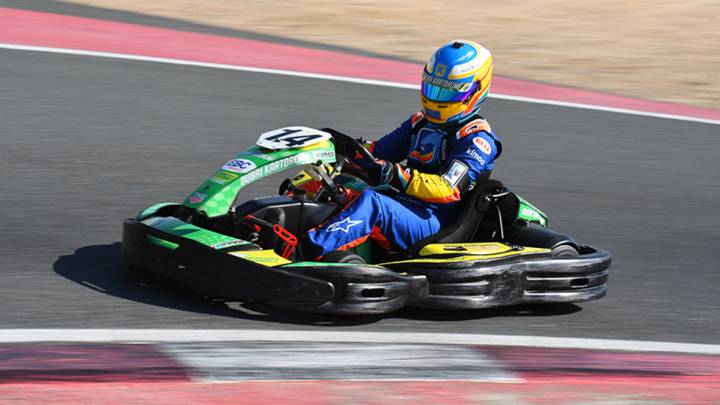 Alonso durante la carrera de kárting en Dubái.