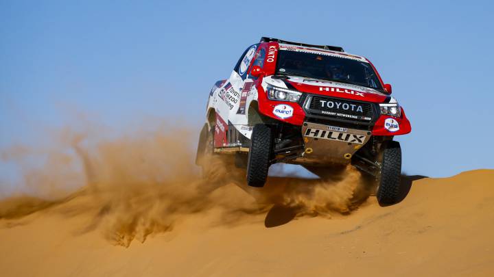 Alonso con el Toyota en el Dakar.