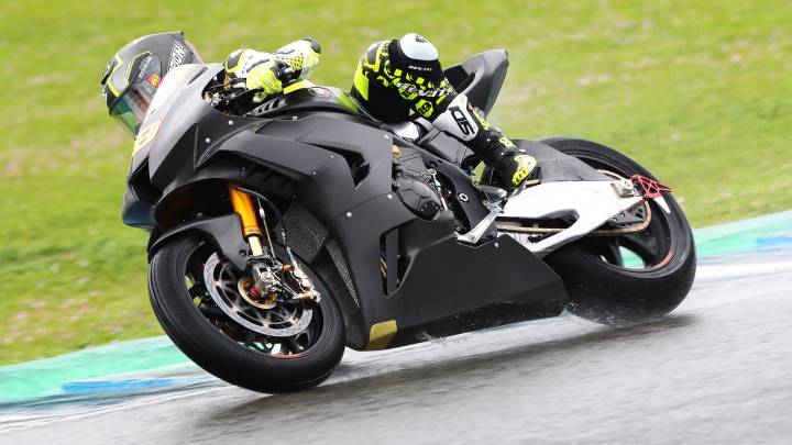 La lluvia desluce el estreno de Bautista con Honda