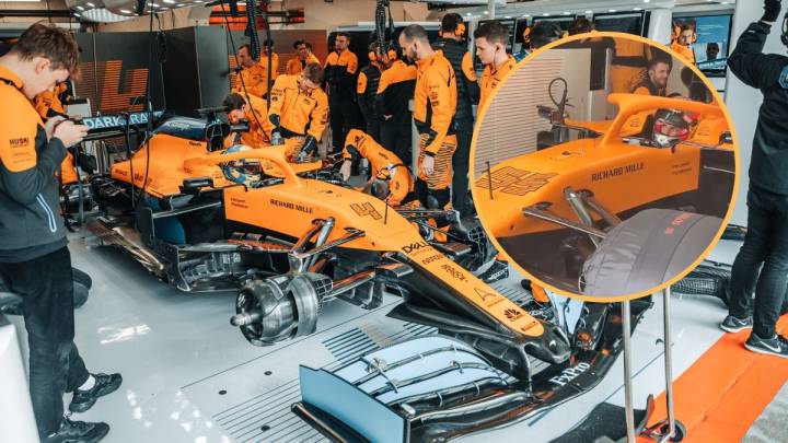 Norris y Sainz con el McLaren en Montmeló.
