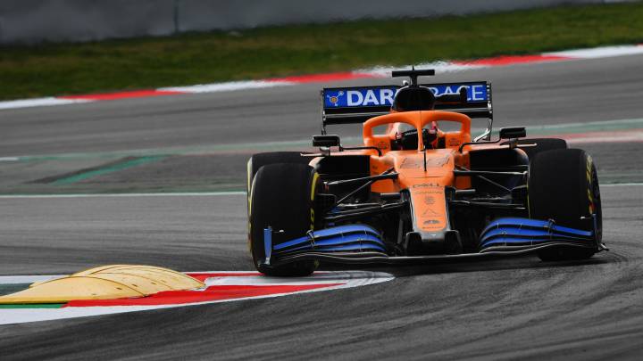 Sainz con el McLaren MCL35 en Montmeló.