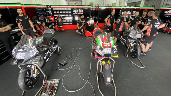 "Necesito a Andrea porque es un piloto fuerte que me ayudará en el desarrollo de la moto. Pero, sobre todo, me ayudará a ser mejor, más rápido, más fuerte. Sinceramente espero volver a verlo en la primera carrera, porque su situación tampoco es fácil",