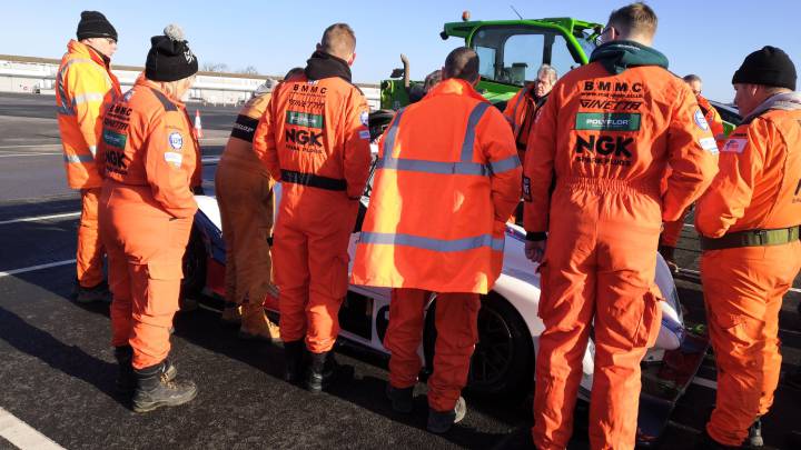 Aviso a la F1: "¿Distancia de seguridad si intento sacar al piloto de un coche en llamas?"