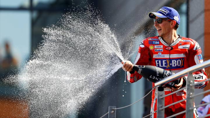 El jefe de Yamaha anima a Lorenzo a fichar por Ducati