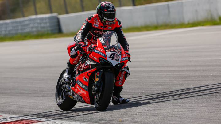 Redding se impone a Rea en el primer día de test de Montmeló