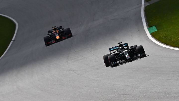 Lewis Hamilton (Mercedes W11) y Max Verstappen (Red Bull RB16). Estiria, F1 2020.
