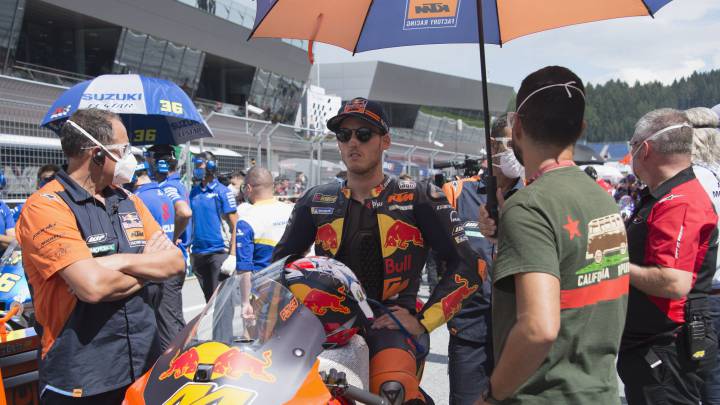 "Es duro lo de Oliveira, porque pilota la moto que yo he hecho"