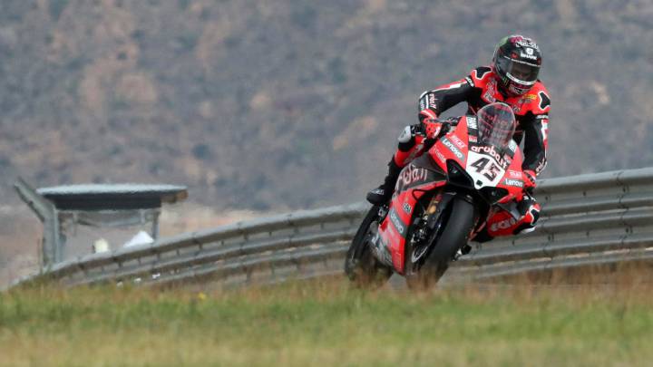 Redding encabeza el doblete de Ducati en la primera de Aragón