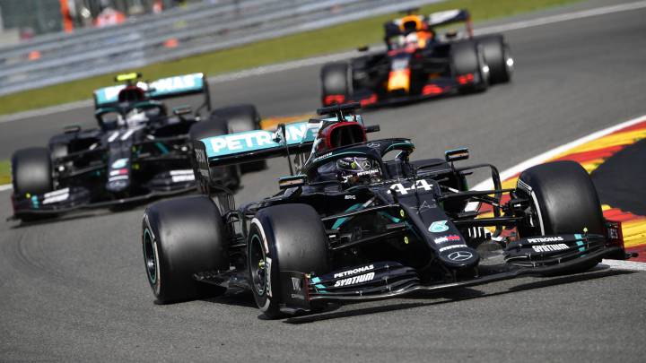 Lewis Hamilton (Mercedes W11), Valtteri Bottas (Mercedes W11) y Max Verstappen (Red Bull RB16). Spa-Francorchamps, Bélgica. F1 2020.