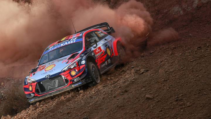 Thierry Neuville con el Hyundai en Turquía.