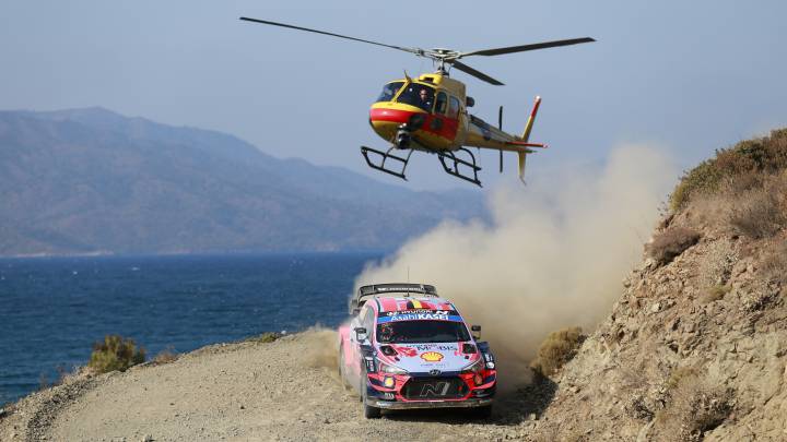 Thierry Neuville con el Hyundai en Turquía.