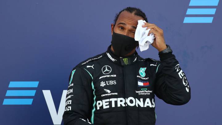 Lewis Hamilton, en el podio de Sochi.