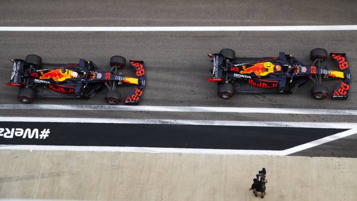 Los Red Bull Honda RB16 de Max Verstappen y Alex Albon. Sochi, Rusia. F1 2020.