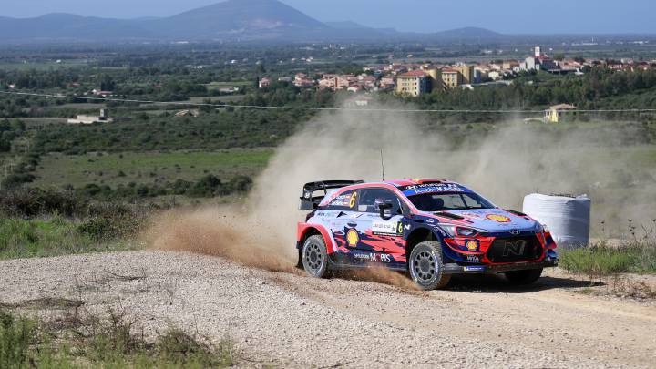 Dani Sordo enseña los dientes en Cerdeña