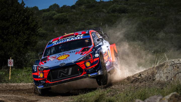 Dani Sordo cumple con su palabra y es líder en Cerdeña