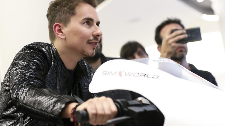 Lorenzo está a la espera de Yamaha y con oferta de Aprilia