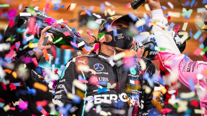 Hamilton responde las críticas de que sólo gana por Mercedes