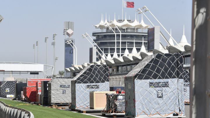 Preparativos en el circuito de Sakhir para el GP de Bahréin de F1 2020.