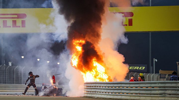 Accidente de Grosjean durante la primera vuelta del GP de Bahréin