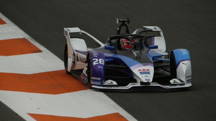 Max Guenther con el BMW en los test de Fórmula E en Valencia.