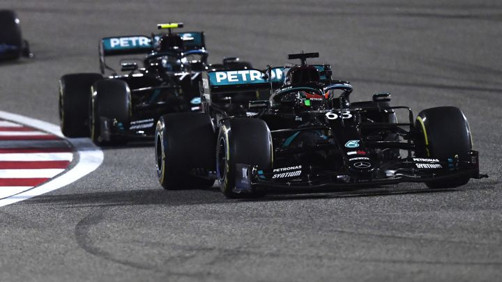 George Russell y Valtteri Bottas (Mercedes W11). Bahréin, F1 2020.