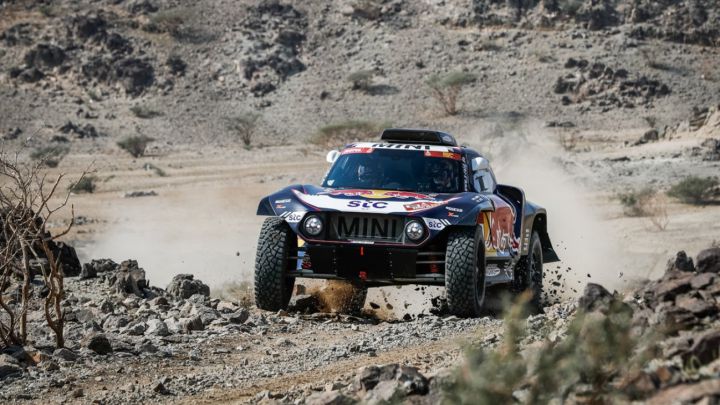Carlos Sainz durante la Etapa 1 del Dakar 2021