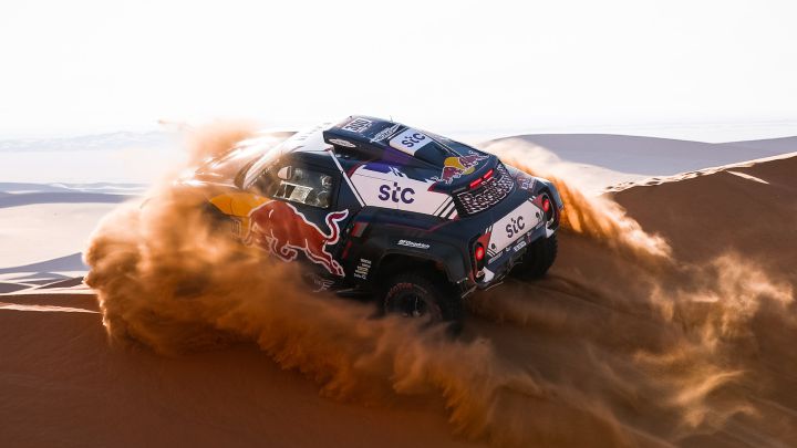 Carlos Sainz durante la segunda etapa del Dakar 2021