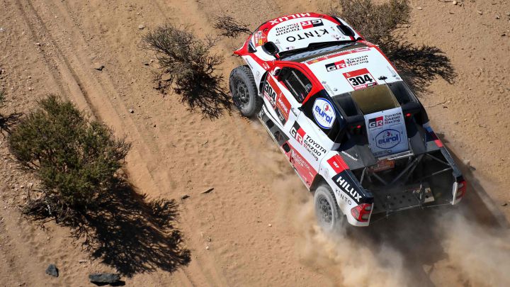 De Villiers durante la Etapa 1 del Rally Dakar 2021