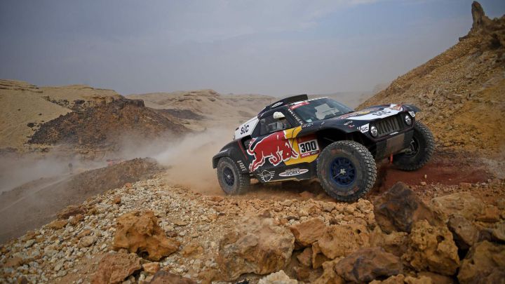 Carlos Sainz durante la quinta etapa del Rally Dakar 2021