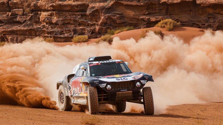 Carlos Sainz durante la décima etapa del Rally Dakar 2021
