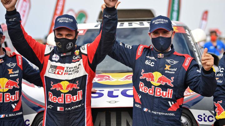 Al Attiyah y Peterhansel en el final del Dakar.