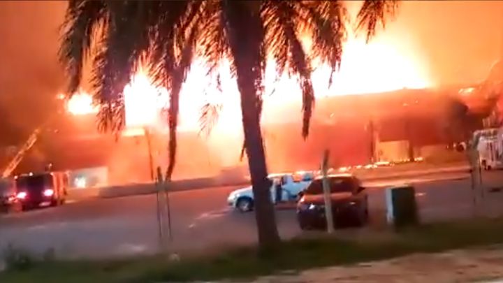Impactante incedio en el circuito de Termas de Río Hondo