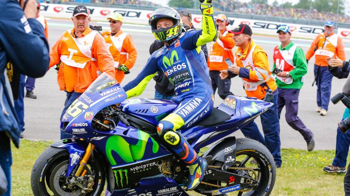 Rossi celebra su victoria en Assen 2017
