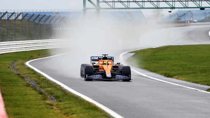 Lando Norris rueda con el McLaren de 2021