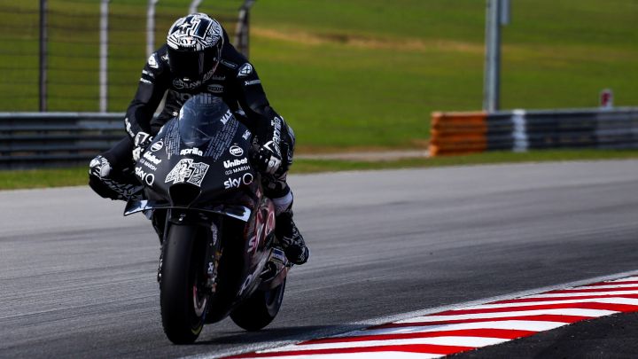 Aleix Espargaró durante los test de MotoGP en Sepang