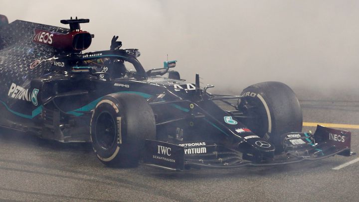 Hamilton durante la última carrera de la temporada 2020 en Abu Dhabi