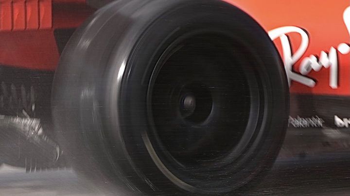 Carlos Sainz participa en el test de Pirelli y Ferrari en Jerez