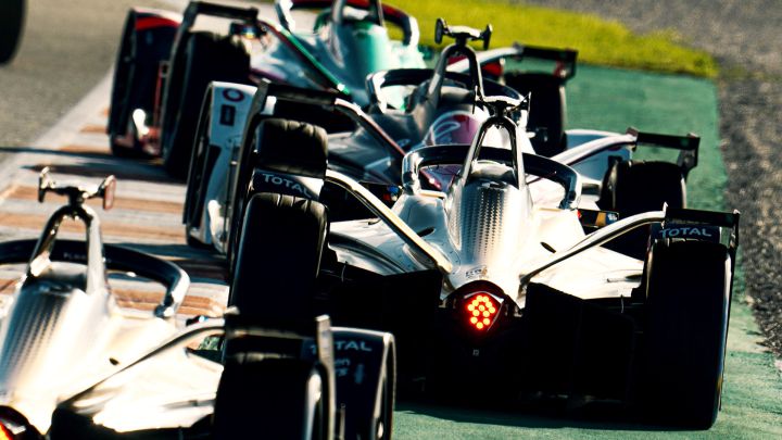 Coches de Fórmula E en el test de Valencia.