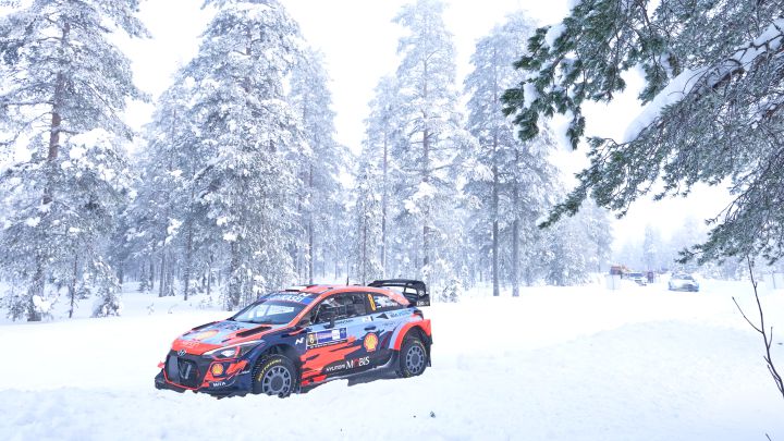 Ott Tanak con el Hyundai en Finlandia.