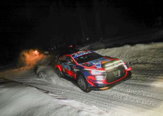 Tanak acaricia el triunfo en Finlandia y Ogier tropieza