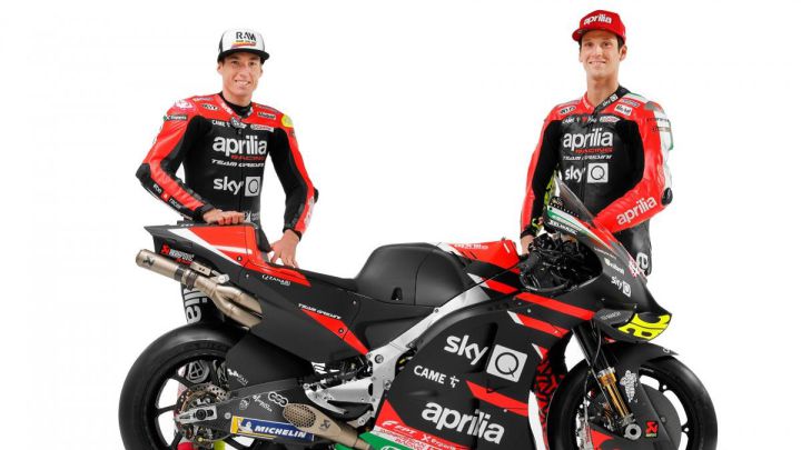 Aleix Espargaró y Lorenzo Savadori con la Aprilia de 2021.