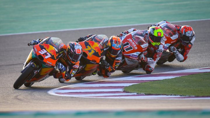 Concurso de torpeza en Moto3 del que Acosta saca tajada