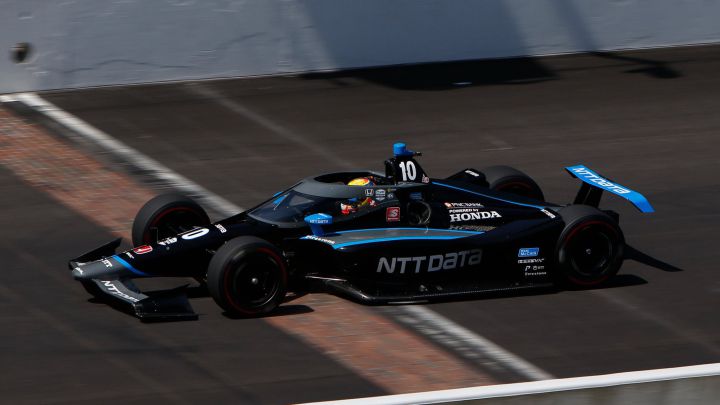 Álex Palou con su monoplaza de Chip Ganassi en los test de Indianápolis.