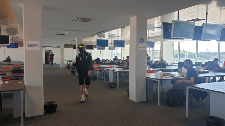 Rossi se hace invisible