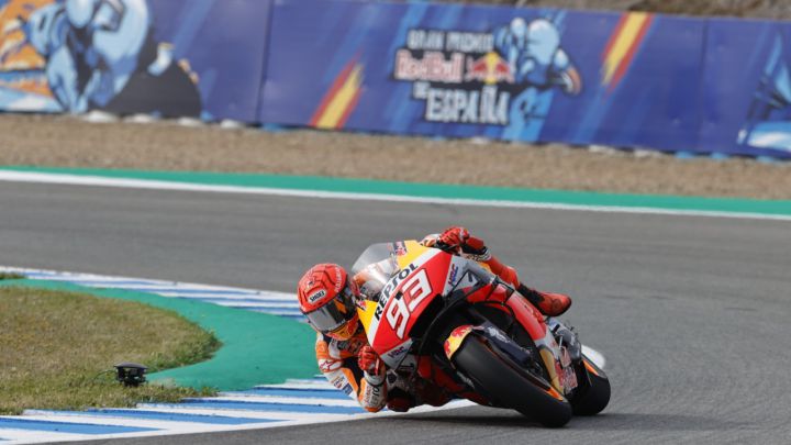 Márquez guarda fuerzas y no tira a por la vuelta rápida