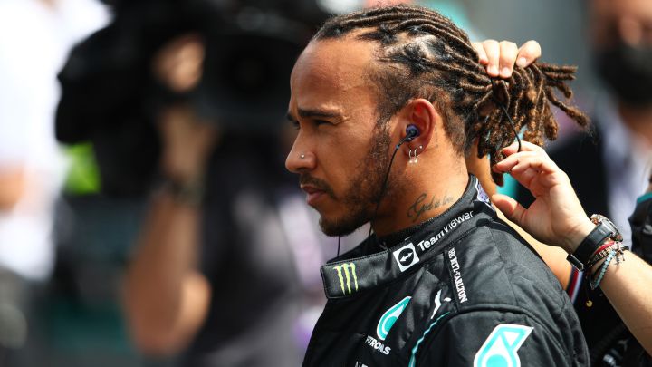 Lewis Hamilton en la parrilla del GP de Austria preparándose para la carrera.