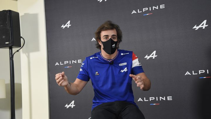 Fernando Alonso compareció ante la prensa en Barcelona